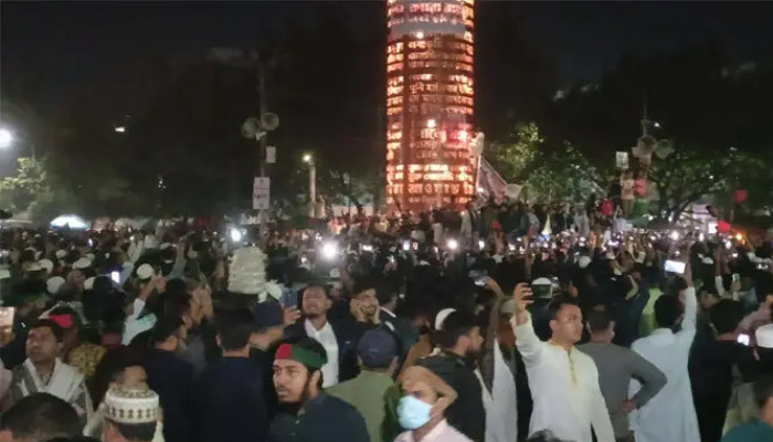 শোক-ক্ষোভে উত্তাল শাহবাগ, ‘হাদি, হাদি’ স্লোগান প্রতিধ্বনিত